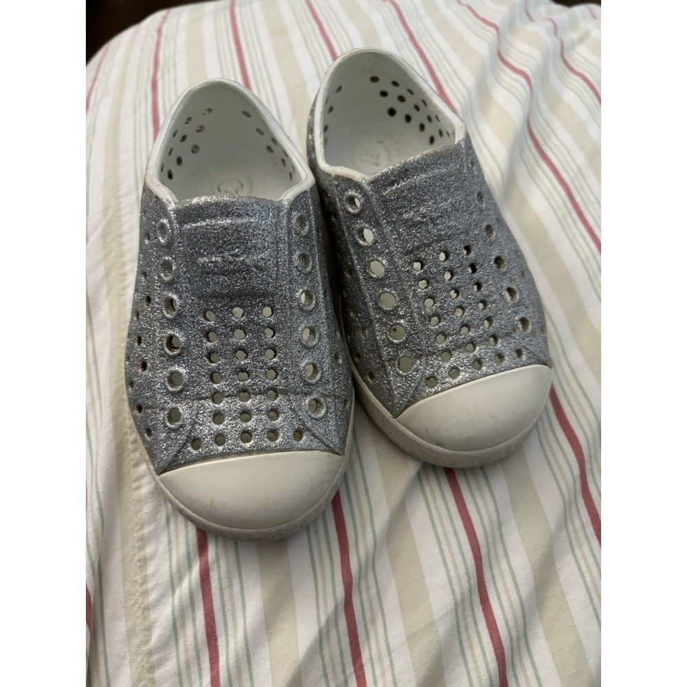 Native Jefferson Silver Sparkle Slip On Water Pool Shoes‎ 6